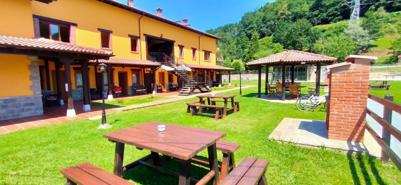 Apartamentos El Castaneu Corao Dış mekan fotoğraf